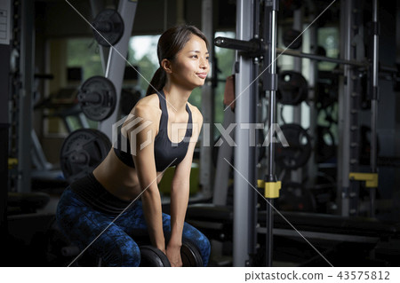 Gym woman dumbbells muscle workout 43575812