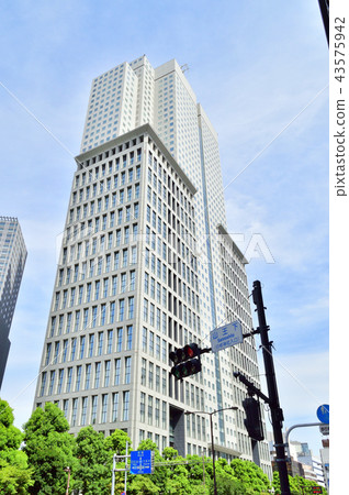 [沿著東京外護城河街道的風景]在東京都千代田區永田町拍攝的高層建築物（山王公園塔） 43575942