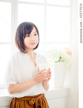 窗邊的女孩 43577414