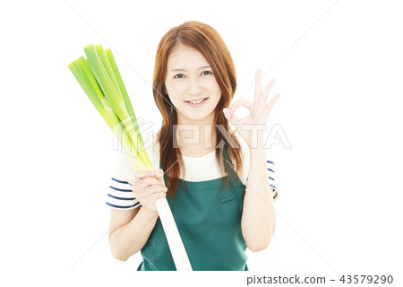 有菜的一位微笑的主婦 有菜的一位微笑的主婦 43579290