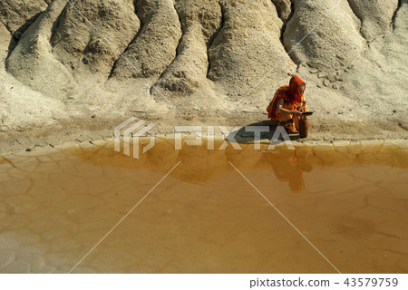 for water to the lake 43579759