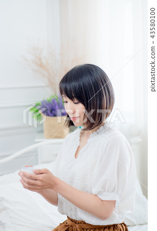 窗邊的女孩 43580100