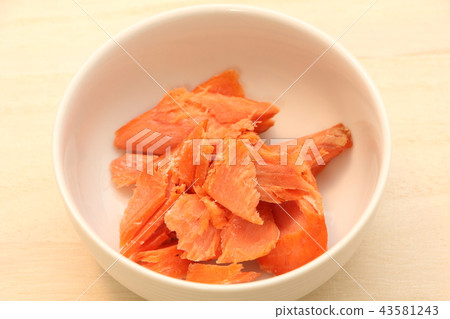 Relaxed grilled salmon. 43581243