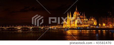 Parliament and Margaret bridge Parliament and Margaret bridge 43581470