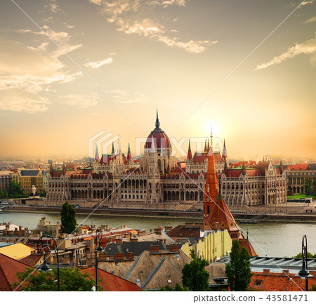 Parliament at sunset Parliament at sunset 43581471