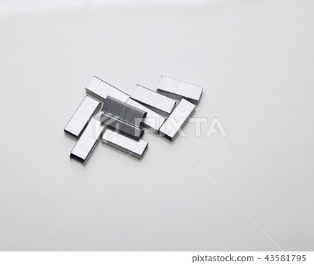 Metal staples for stapler 43581795