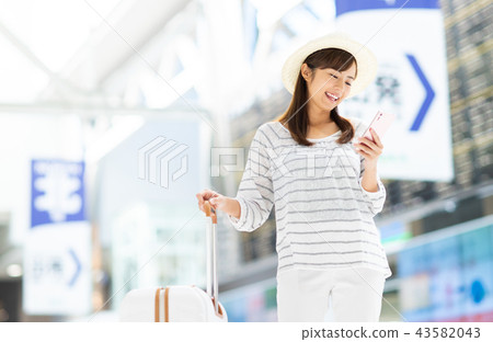 Young woman (airport) Young woman (airport) 43582043