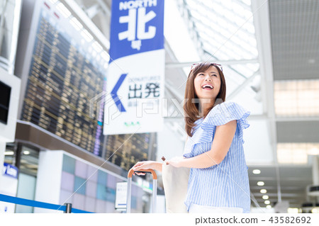 年輕女子（機場） 43582692