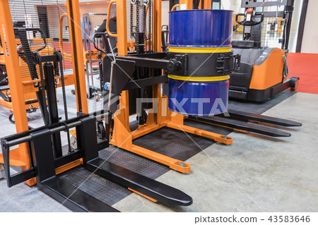 Drum lifted by drum stacker Drum lifted by drum stacker 43583646