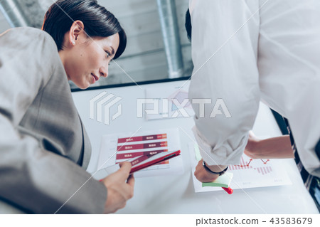  企業形象 43583679