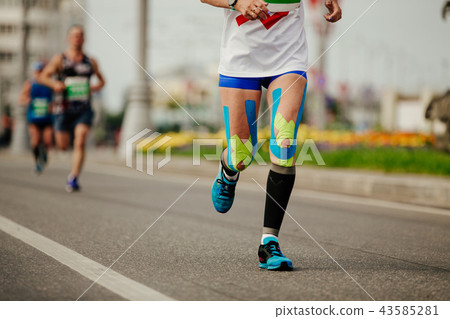legs woman runner in compression socks legs woman runner in compression socks 43585281