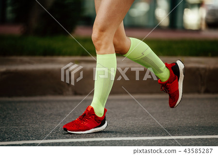 women feet runner women feet runner 43585287
