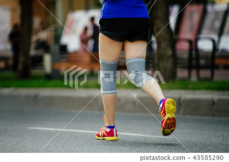 woman runner with knee pads 43585290