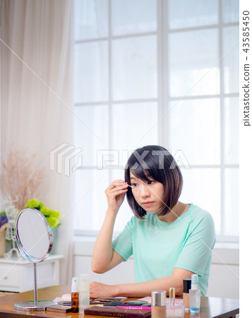 化妝的女孩 化妝的女孩 43585450