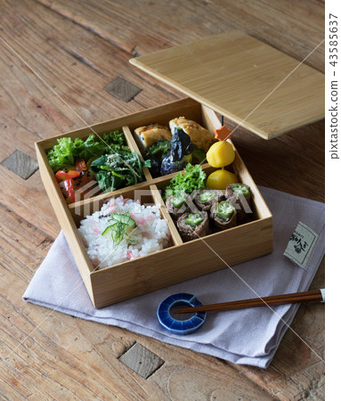 Beef-rolled Japanese-style lunch box Beef-rolled Japanese-style lunch box 43585637