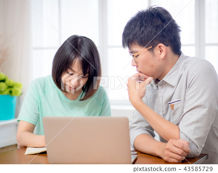 Colleague discussion Colleague discussion 43585729