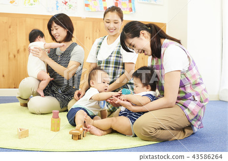 0歲的托兒所 0歲的托兒所 43586264