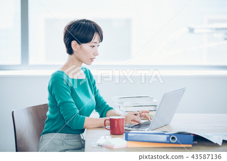 商業場景 43587136