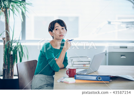 Business scene 43587154