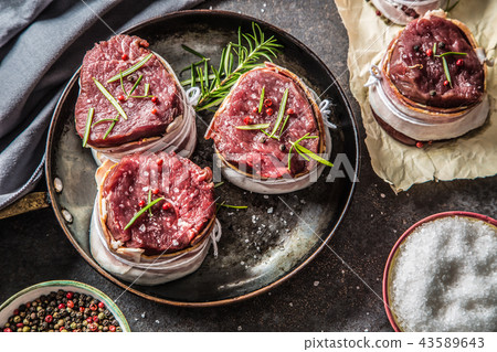 Beef tenderloin steak wrapped in bacon . 43589643