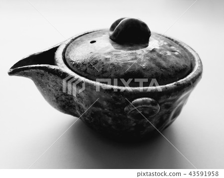 A treasure bottle for tea 43591958