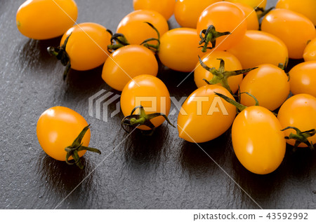 Yellow mini tomato (Aiko) 43592992