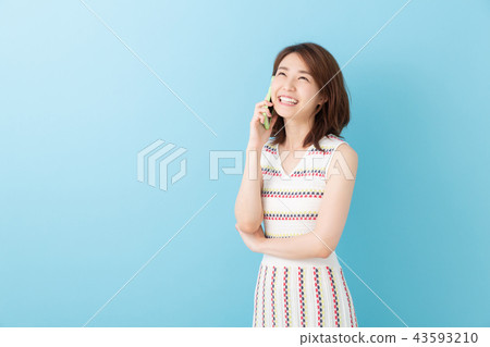 一個女人打個電話 一個女人打個電話 43593210