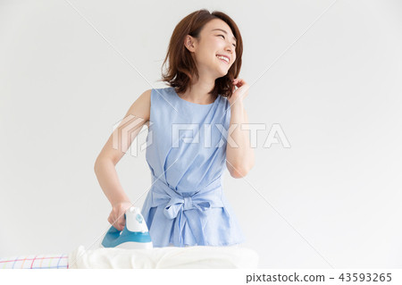 熨燙的女人 43593265