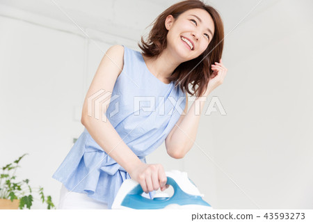 熨燙的女人 熨燙的女人 43593273
