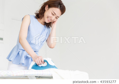 熨燙的女人 熨燙的女人 43593277