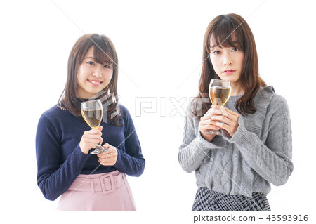 一個女人喝酒 一個女人喝酒 43593916