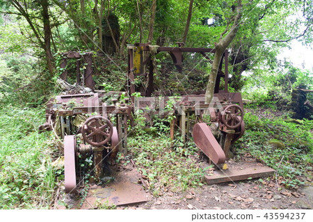 Mountain road 43594237