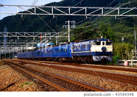 1994年EF651111藍色火車系列14在東海道線上的彗星 43594348