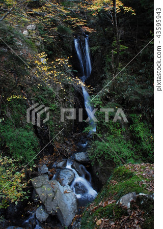 "Three-step waterfall" near Umegashima Onsenkyo (Shizuoka-ku, Shizuoka) 43595943