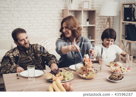 A Veteran In A Wheelchair Dinner With Family. A Veteran In A Wheelchair Dinner With Family. 43596287