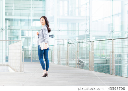 Business woman 43598708