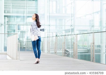 Business woman 43598709