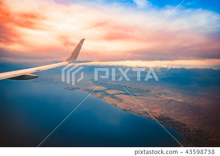 the view from the airplane window 43598738