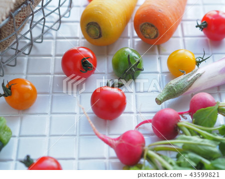 多彩的夏季蔬菜 多彩的夏季蔬菜 43599821