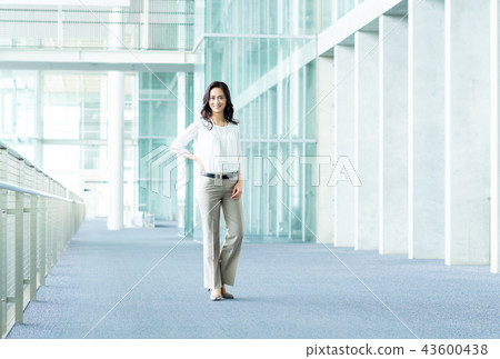 Business woman Business woman 43600438