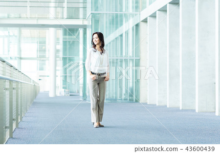 Business woman Business woman 43600439