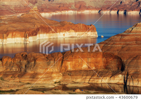 Powell lake 43600679