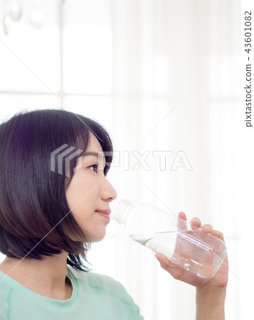 Drink water 43601082