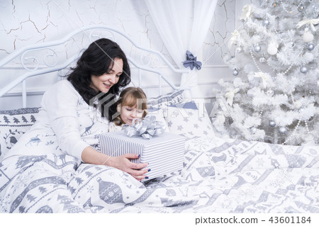 Mother gives a gift to her daughter 43601184