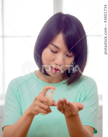 Makeup woman 43601734