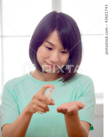 化妝的女人 43601743