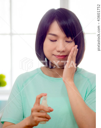 化妝的女人 43601752