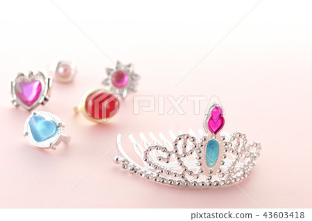 戒指和頭飾 43603418