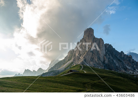 Sunset at the Passo di Giau, in the Italian Dolomites 43603486