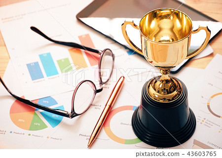Trophy and table with work station on chart paper  43603765